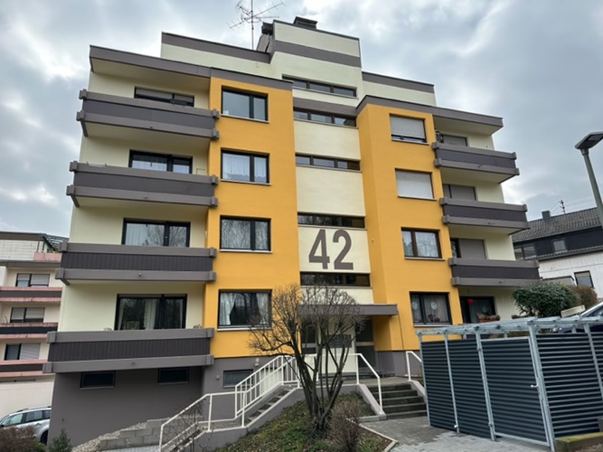 Mehrfamilienhaus nach Fassadenanstrich Thomas Jung Maler & Stukkateurbetrieb