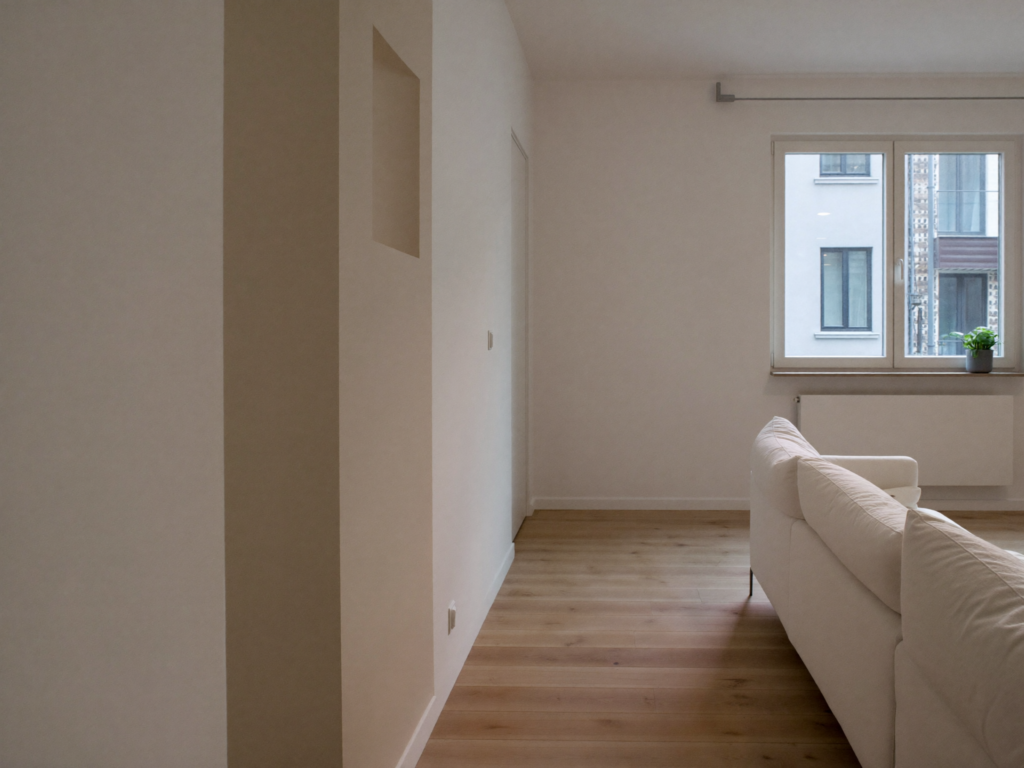 Frisch gestrichener moderner Wohnraum in Oberaula